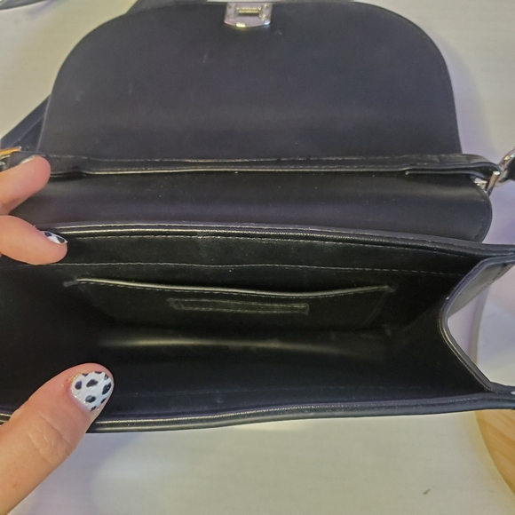 Metal lock crossbody bag - Picture 5 of 6